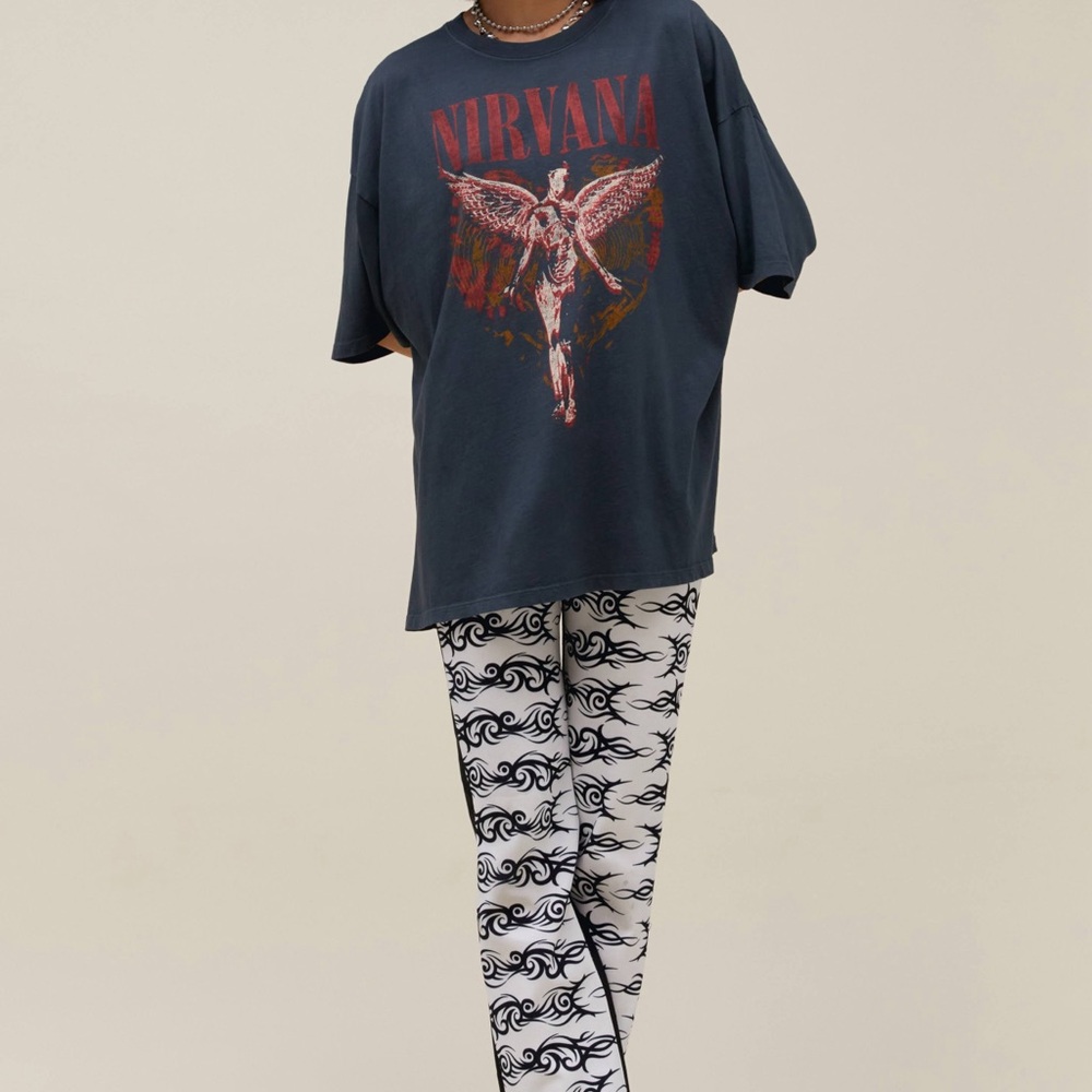 Daydreamer Nirvana Trippy Heart Tee - Picture 4 of 4